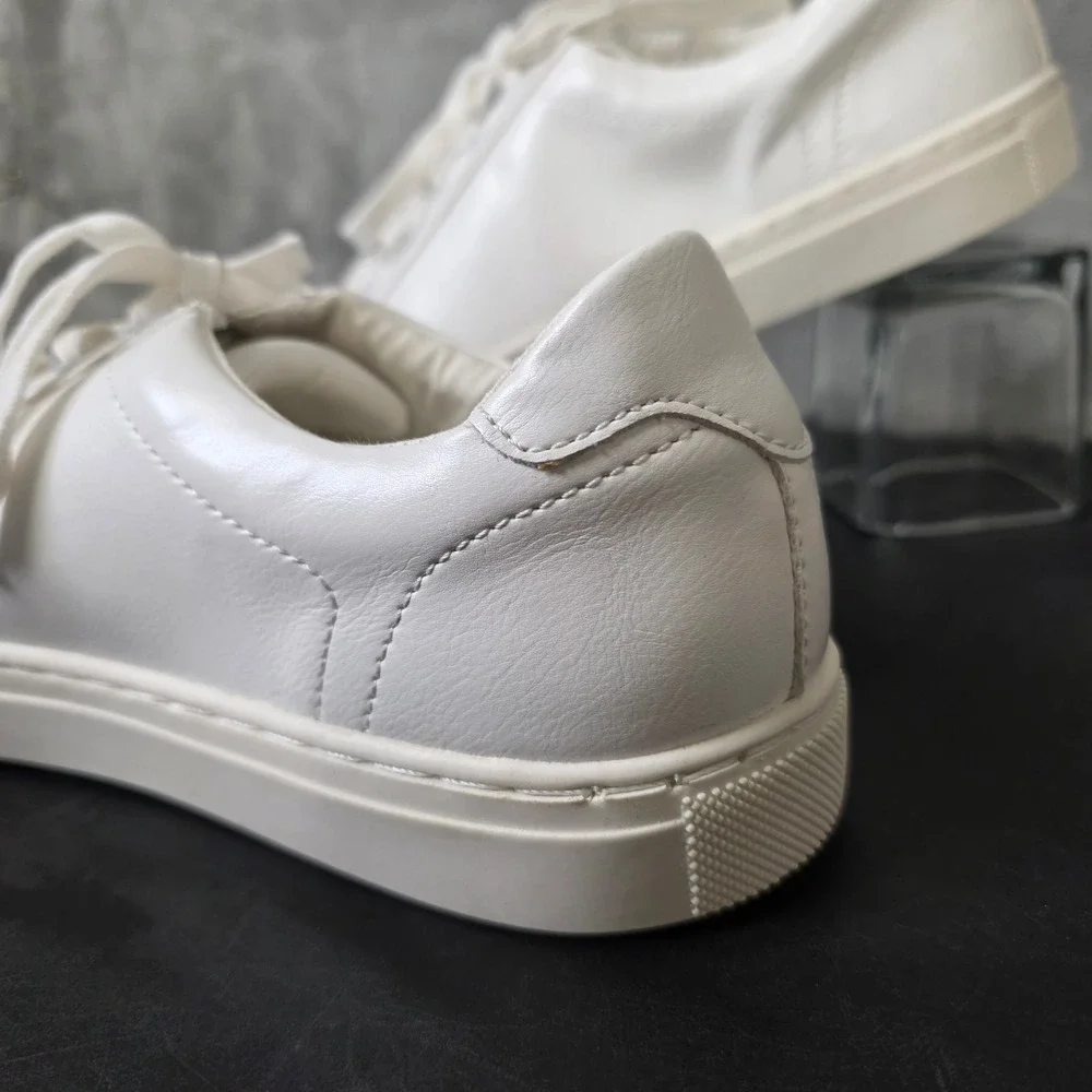Banana Republic Sneakers Low Top Mens 10 White EXCELLENT Preppy Minimalist Basic